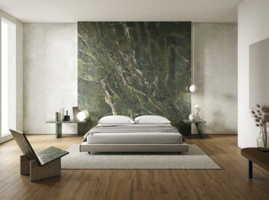 Mẫu phòng ngủ sử dụng gạch ốp tường màu xanh vân đá tự nhiên